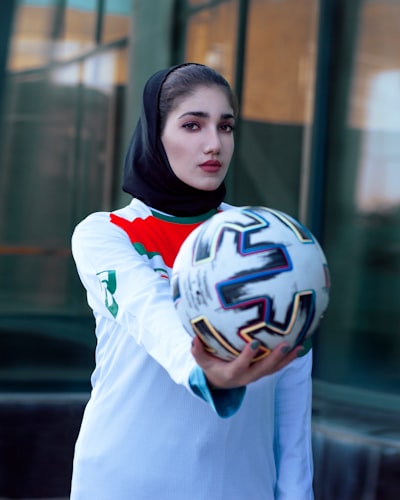 تحدي البالونلعبة ممتعة تطور المهارات الاجتماعية والإبداعية